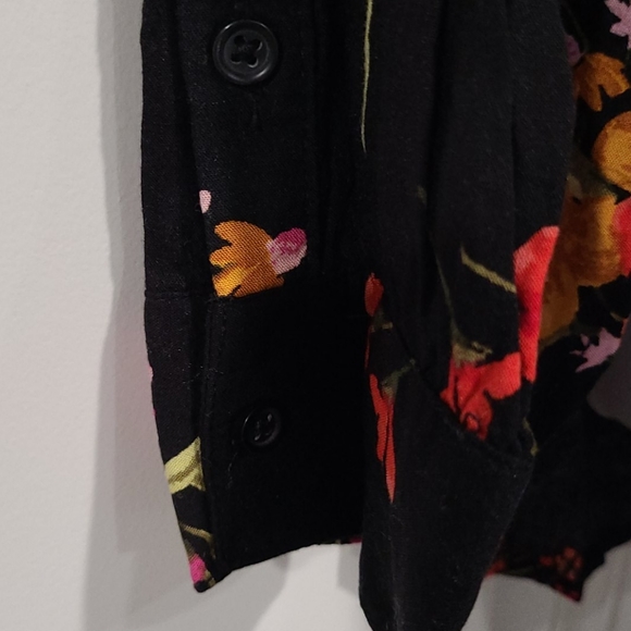 💙 BLOUSE: Tunic Style Black Floral Blouse - Picture 5 of 10